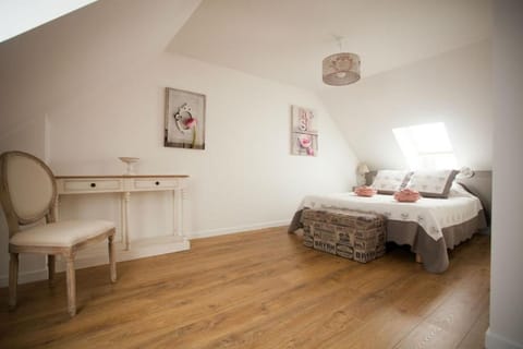 Bed, Photo of the whole room, Bedroom, Breakfast