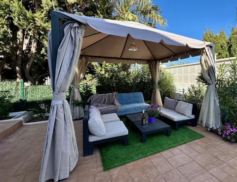 Decorative detail, Area and facilities