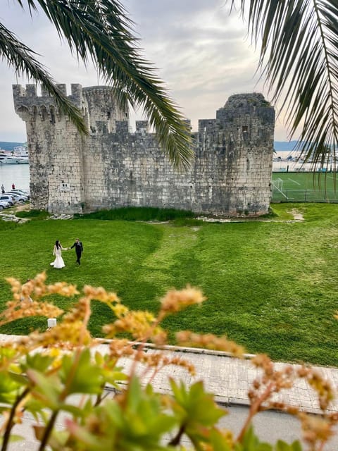 Nearby landmark, Day, Natural landscape, Landmark view