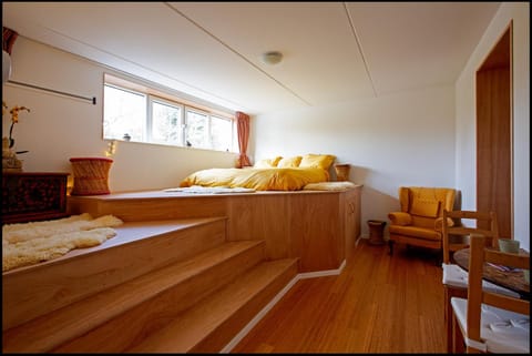 Bed, Photo of the whole room, Seating area