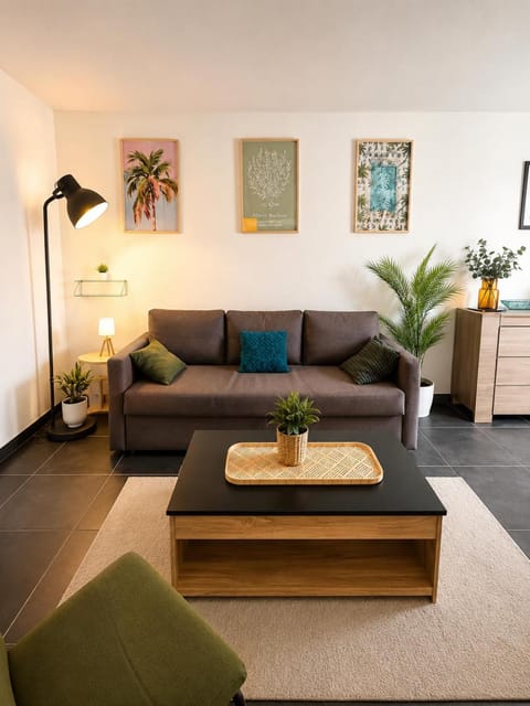 Communal lounge/ TV room, Living room, Seating area