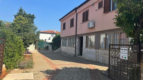 Property building, Day, Neighbourhood, Street view