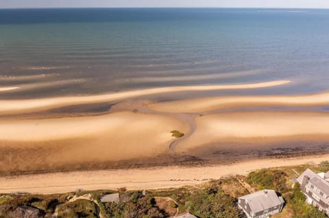 Short walk to Bayside Beach House in North Eastham
