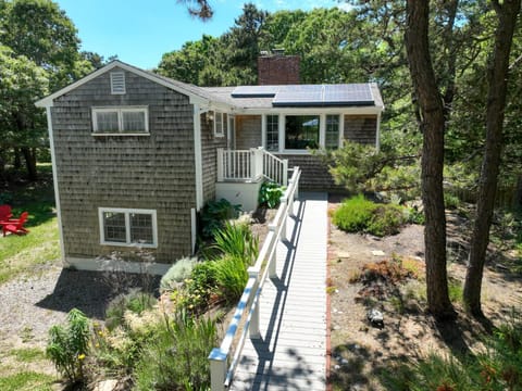 Short walk to Bayside Beach House in North Eastham