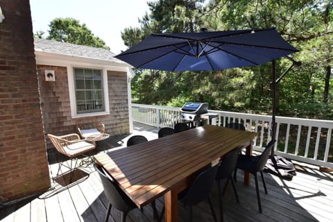 Short walk to Bayside Beach House in North Eastham