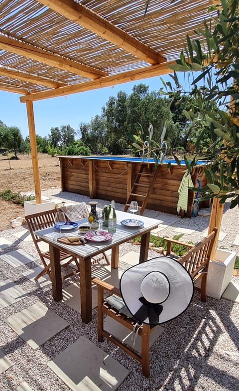 Day, Summer, Dining area, Communal kitchen, Swimming pool