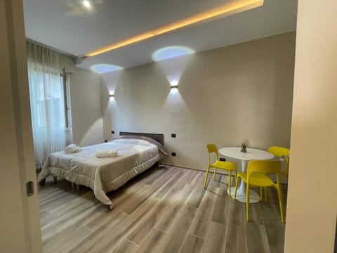 Bed, Living room, Photo of the whole room, Seating area, Dining area, Bedroom