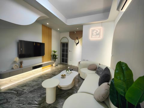 Communal lounge/ TV room, TV and multimedia, Living room, Seating area