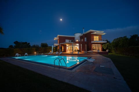 Property building, Night, Pool view, Swimming pool, Swimming pool, sunbed