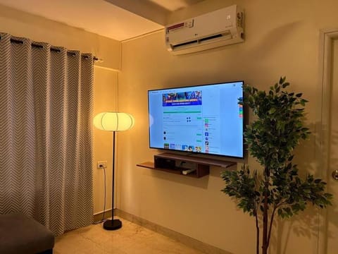 Communal lounge/ TV room, Evening entertainment, air conditioner