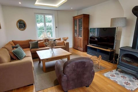 TV and multimedia, Seating area