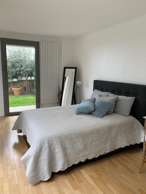 Chambres dans maison d'architecte Bed and Breakfast in Puteaux