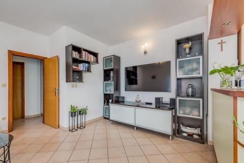 Apartment Krilo Jesenice Apartment in Split-Dalmatia County
