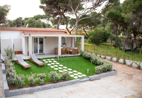 Property building, Garden, Garden view, sunbed