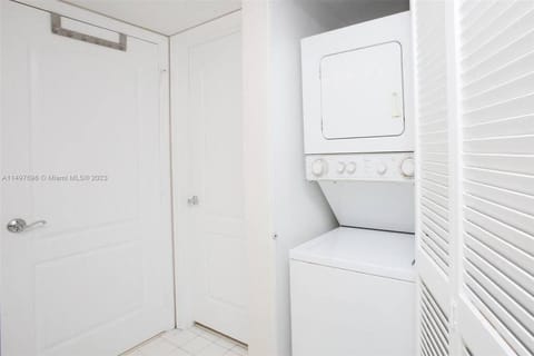 Entire Condo in Brickell steps from Brickell City Centre Apartment in Brickell