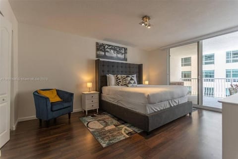 Entire Condo in Brickell steps from Brickell City Centre Apartment in Brickell