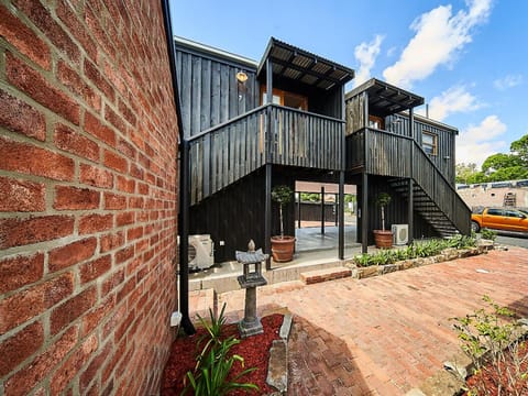 Property building, Facade/entrance, Garden, Garden view