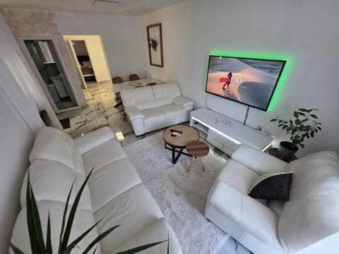 Apartmani Komatina Ðenovići 1 Apartment in Kotor Municipality