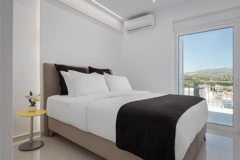 Bed, Photo of the whole room, Bedroom, air conditioner