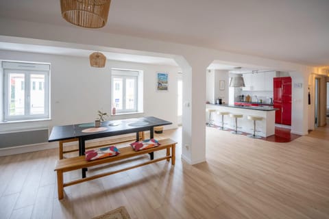 Dining area, Dinner, pet friendly, kitchen