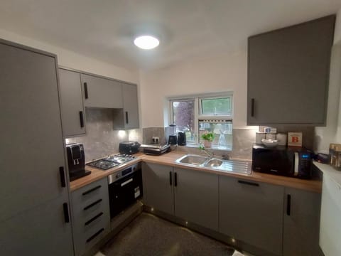 Oxfords 5 Star Lux 2 bedroom Flat near JR 5 pax, permit parking Apartment in Oxford
