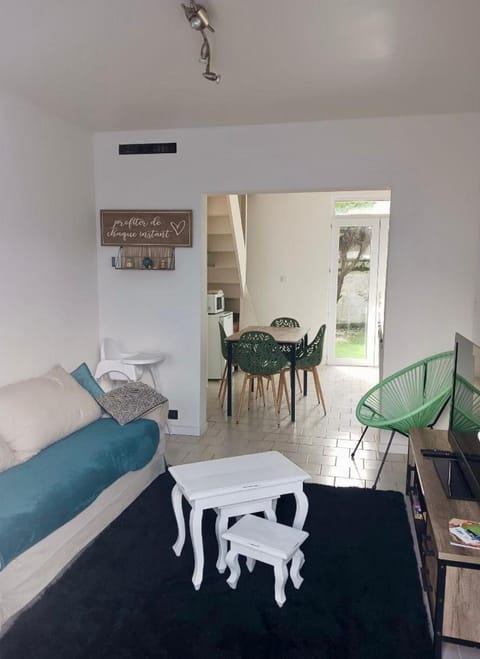 Living room, Seating area, Dining area, kitchen