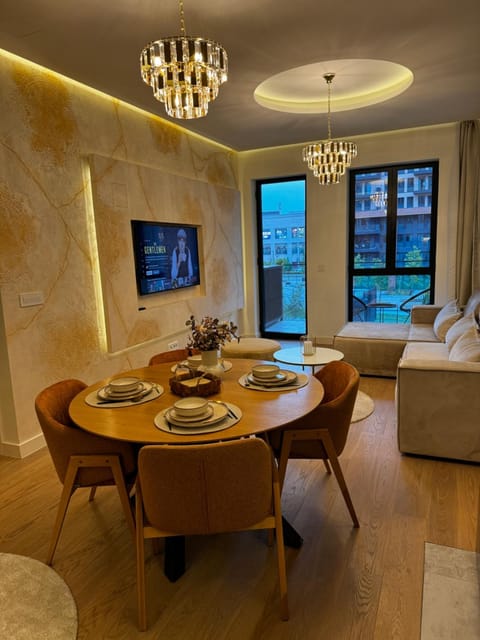 TV and multimedia, Living room, Seating area, Dining area