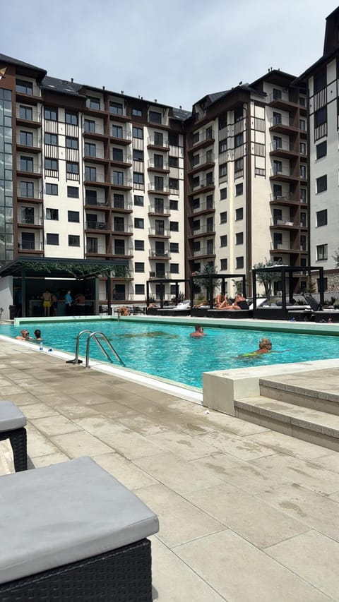 Property building, Day, Pool view, Swimming pool, sunbed