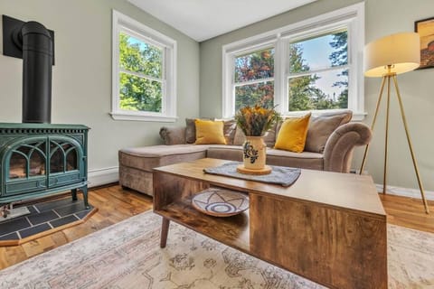 Cozy cottage in the woods House in Surry