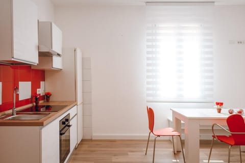 Spring, Day, Summer, TV and multimedia, Kitchen or kitchenette, Dining area, Seasons, dishwasher, oven, pet friendly, stove, toaster
