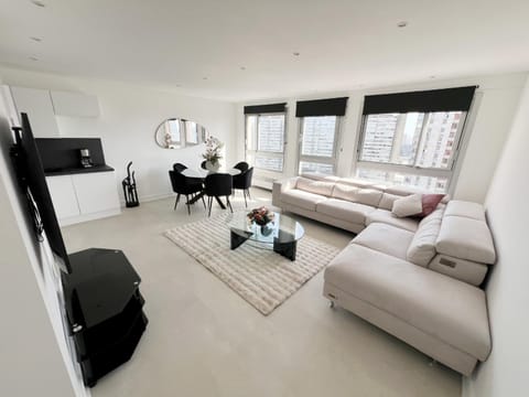 TV and multimedia, Kitchen or kitchenette, Living room