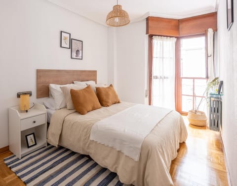 Spring, Summer, Photo of the whole room