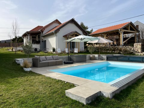Garden, Swimming pool