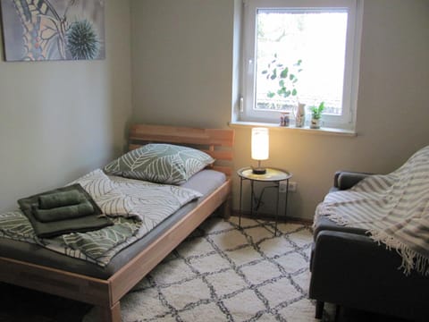 Bed, Seating area