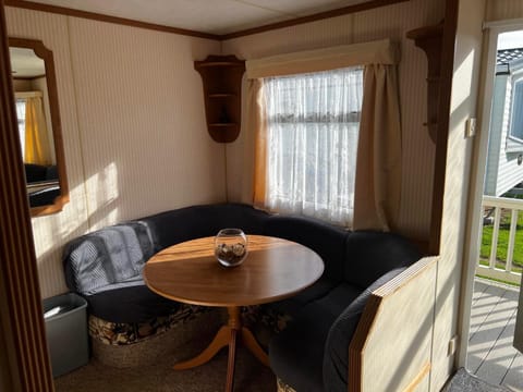 2 Bedroom caravan Hunstanton pets go free Chalet in Hunstanton