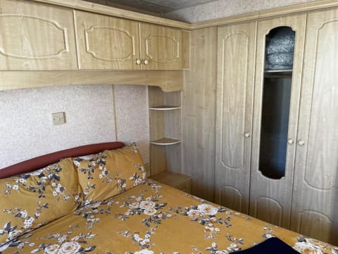 2 Bedroom caravan Hunstanton pets go free Chalet in Hunstanton