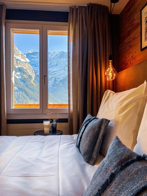 Bed, Bedroom, Mountain view