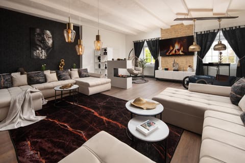 TV and multimedia, Living room, Photo of the whole room, Seating area