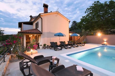 Property building, Patio, Natural landscape, Garden, Garden view, Pool view, Swimming pool, sunbed