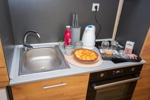 Coffee/tea facilities, Kitchen or kitchenette, Food and drinks, Food, minibar, stove, Internal: Not applicable to any particular room