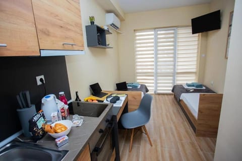 TV and multimedia, Coffee/tea facilities, View (from property/room), Kitchen or kitchenette, Food and drinks, Seating area, Dining area, Food, air conditioner