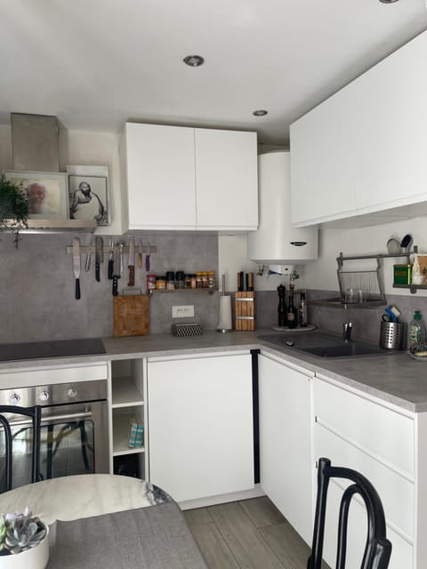 Coffee/tea facilities, Kitchen or kitchenette, pet friendly, stove