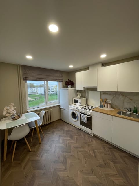 Kitchen or kitchenette, Dining area, minibar, pet friendly