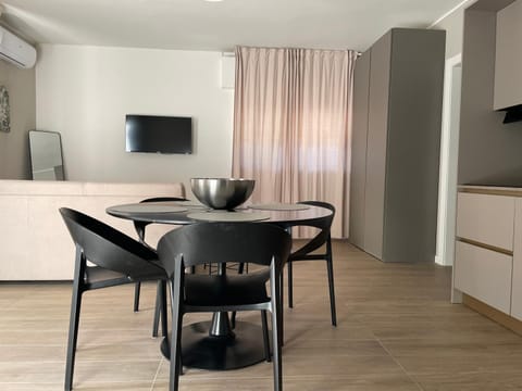 TV and multimedia, Kitchen or kitchenette, Dining area