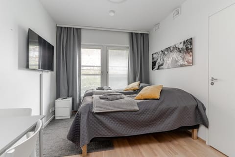 Bed, TV and multimedia, Bedroom, furniture, furniture, room service, towels, towels