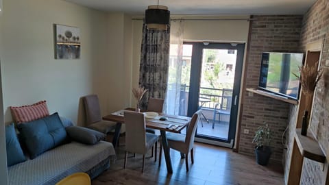 View (from property/room), Balcony/Terrace, Living room, Seating area, Dining area