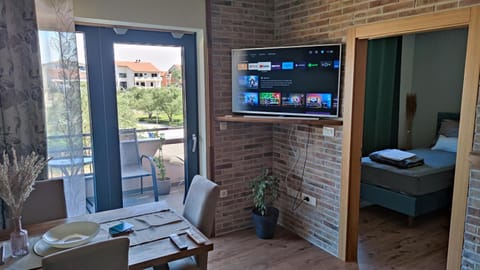 Bed, TV and multimedia, Balcony/Terrace, Photo of the whole room, Bedroom