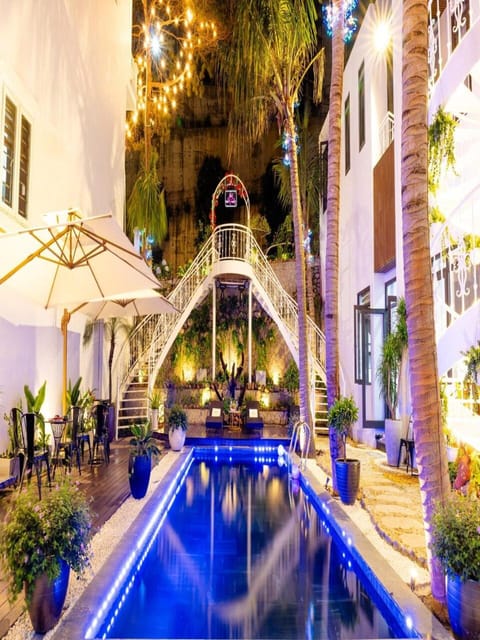 Property building, Night, Garden view, Swimming pool, Breakfast, sunbed