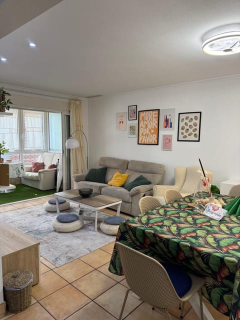 Living room, Dining area
