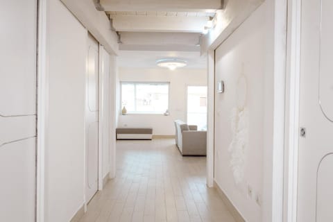 Bed, Living room, Photo of the whole room, Seating area, Bedroom, wardrobe